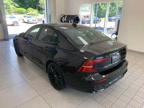 2024 Volvo S60 B5 Plus Black Edition