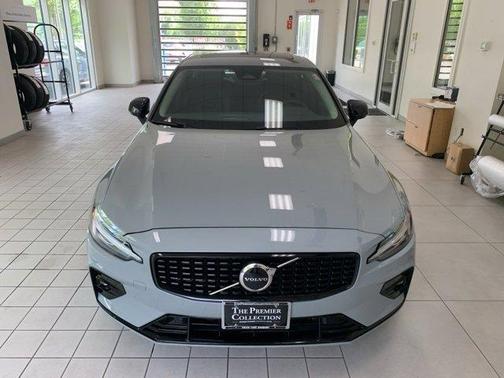 2025 Volvo S60 B5 Core