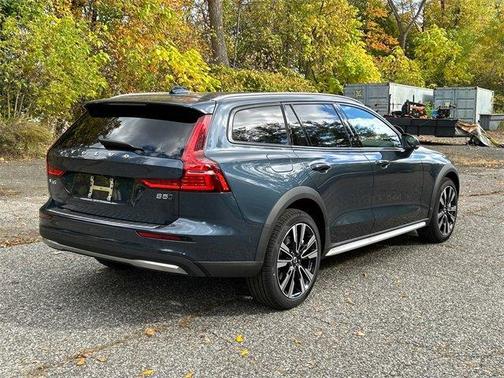 2026 Volvo V60 Cross Country B5 Ultra
