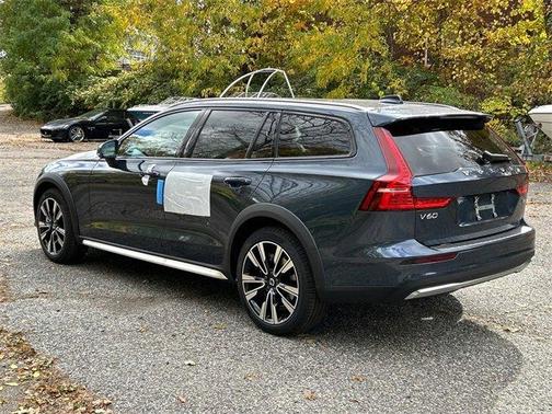 2026 Volvo V60 Cross Country B5 Ultra