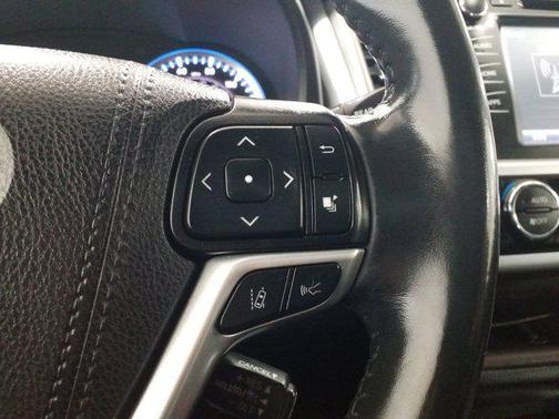Blizzard Pearl 2019 Toyota Highlander XLE