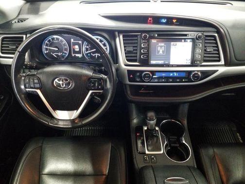 Blizzard Pearl 2019 Toyota Highlander XLE