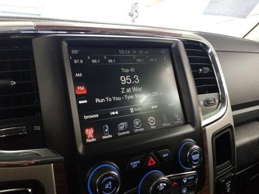 Brilliant Black Crystal Pearlcoat 2015 RAM 1500 Laramie