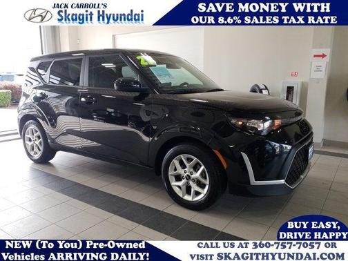 Fusion Black 2023 Kia Soul LX
