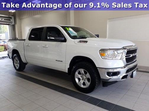 Bright White Clearcoat 2022 RAM 1500 Big Horn/Lone Star