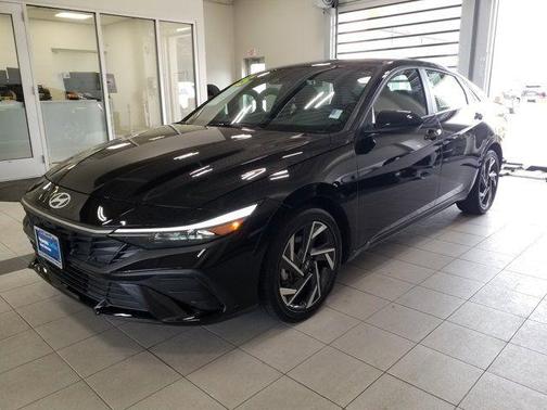 Abyss Black 2025 Hyundai ELANTRA HEV SEL Sport