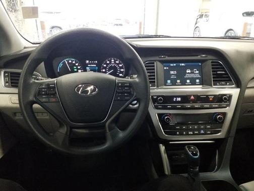 2017 Hyundai SONATA Hybrid SE