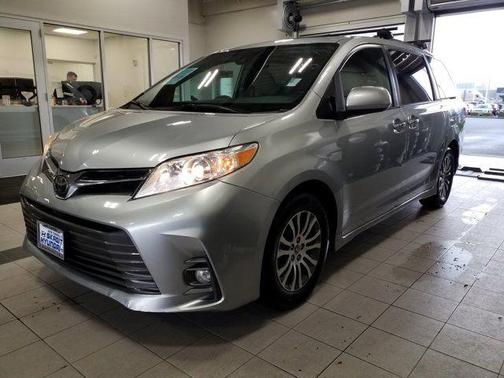 2020 Toyota Sienna XLE