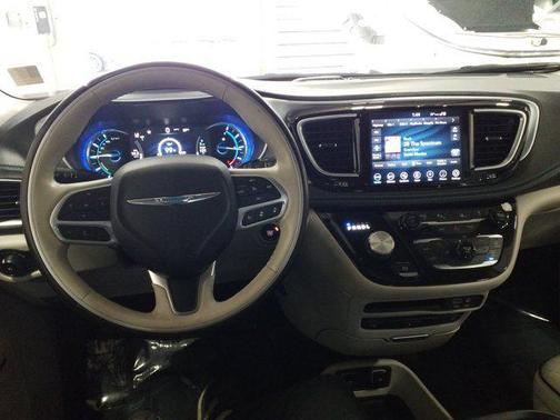 2020 Chrysler Pacifica Hybrid Limited