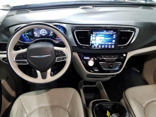 2020 Chrysler Pacifica Hybrid Limited