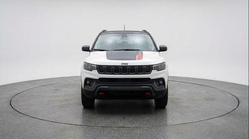 Bright White Clearcoat 2025 Jeep Compass Trailhawk