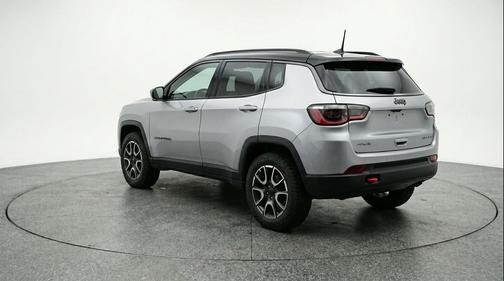 Silver Zynith Metallic Clearcoat 2025 Jeep Compass Trailhawk