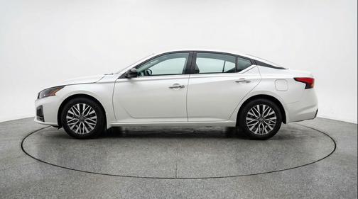 Glacier White 2025 Nissan Altima SV FWD