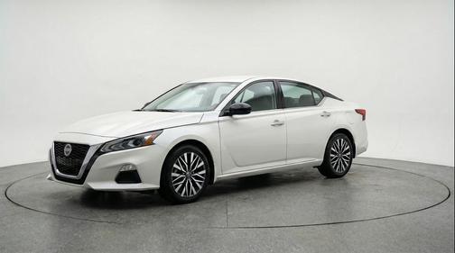 Glacier White 2025 Nissan Altima SV FWD
