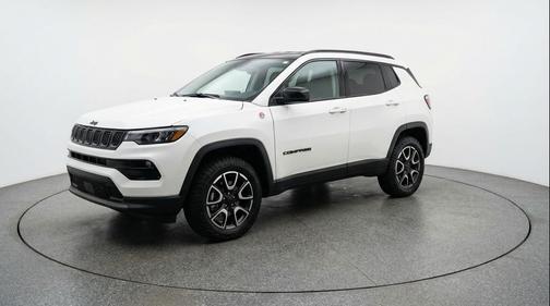 Bright White Clearcoat 2025 Jeep Compass Trailhawk