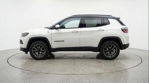Bright White Clearcoat 2025 Jeep Compass Trailhawk