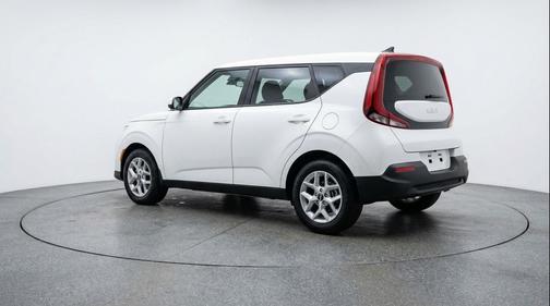 Snow White Pearl 2025 Kia Soul LX