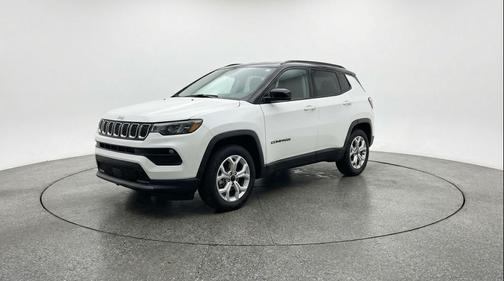 Bright White Clearcoat 2025 Jeep Compass Latitude