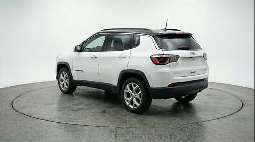 Bright White Clearcoat 2025 Jeep Compass Latitude