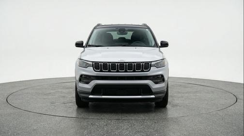 Silver Zynith Metallic Clearcoat 2025 Jeep Compass Limited