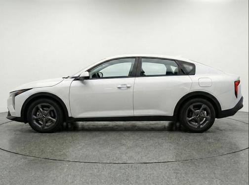 Snow White Pearl 2025 Kia K4 LXS
