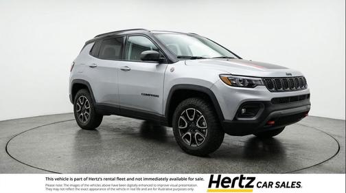 Silver Zynith Metallic Clearcoat 2025 Jeep Compass Trailhawk
