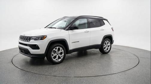 Bright White Clearcoat 2025 Jeep Compass Latitude