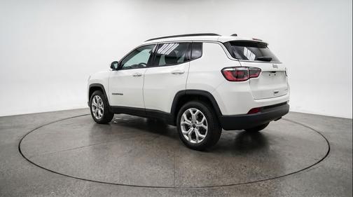 Bright White Clearcoat 2025 Jeep Compass Latitude