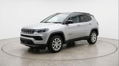 Silver Zynith Metallic Clearcoat 2025 Jeep Compass Limited