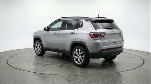 Silver Zynith Metallic Clearcoat 2025 Jeep Compass Limited