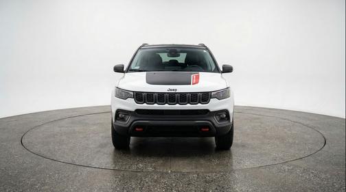 Bright White Clearcoat 2025 Jeep Compass Trailhawk