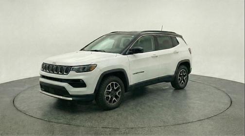 Bright White Clearcoat 2025 Jeep Compass Trailhawk