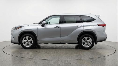 Celestial Silver Metallic 2025 Toyota Highlander LE
