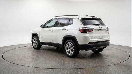 Bright White Clearcoat 2025 Jeep Compass Latitude