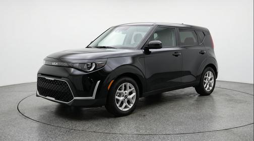 Fusion Black 2025 Kia Soul LX