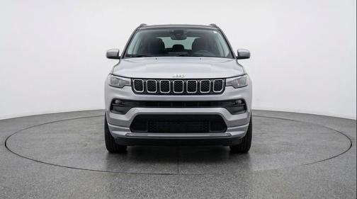 Silver Zynith Metallic Clearcoat 2025 Jeep Compass Limited