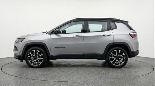 Silver Zynith Metallic Clearcoat 2025 Jeep Compass Limited