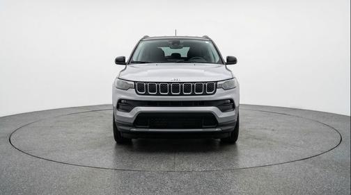 Silver Zynith Metallic Clearcoat 2025 Jeep Compass Limited
