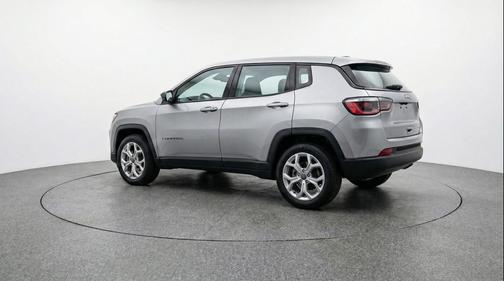 Silver Zynith Metallic Clearcoat 2025 Jeep Compass Latitude