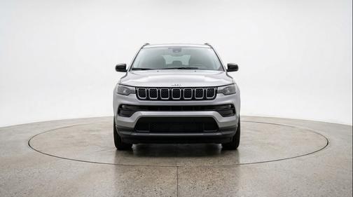 Silver Zynith Metallic Clearcoat 2025 Jeep Compass Latitude