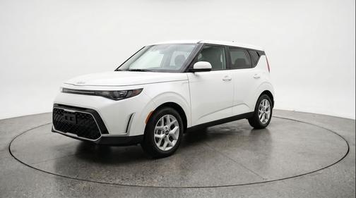 Snow White Pearl 2025 Kia Soul LX