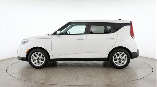 Snow White Pearl 2025 Kia Soul LX
