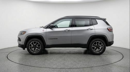 Silver Zynith Metallic Clearcoat 2025 Jeep Compass Trailhawk