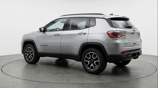 Silver Zynith Metallic Clearcoat 2025 Jeep Compass Trailhawk