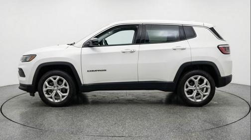 Bright White Clearcoat 2025 Jeep Compass Latitude