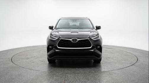 Midnight Black Metallic 2025 Toyota Highlander LE