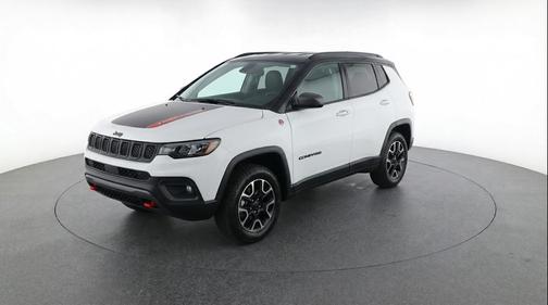 Bright White Clearcoat 2025 Jeep Compass Trailhawk