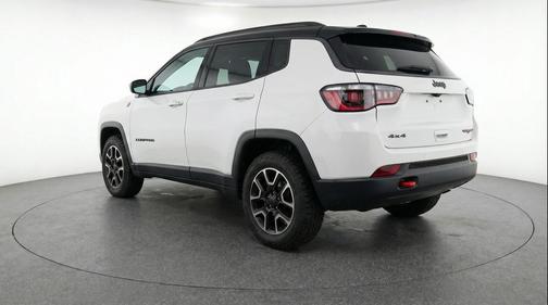 Bright White Clearcoat 2025 Jeep Compass Trailhawk