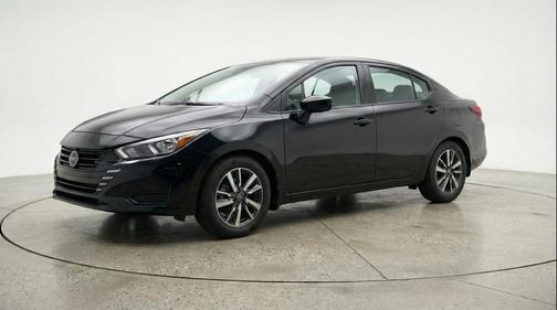 Super Black 2025 Nissan Versa 1.6 SV