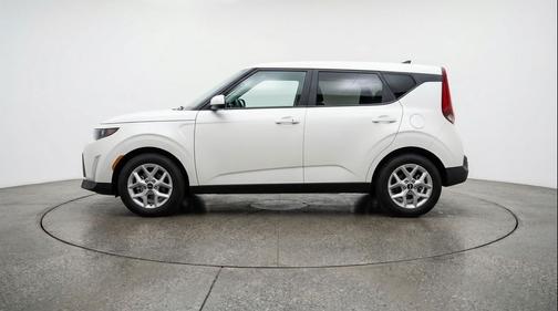 Snow White Pearl 2025 Kia Soul LX